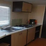 Mobil-home Confortable Avec Terrasse Pour 4 Personnes - Api-1-52-400 *