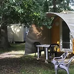 Mobil-home Confortable Avec Terrasse Pour 4 Personnes - Api-1-52-400 *