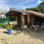 Mobil-home Confortable Avec Terrasse Pour 4 Personnes - Api-1-52-400 캠프장 방데 몽탈리베