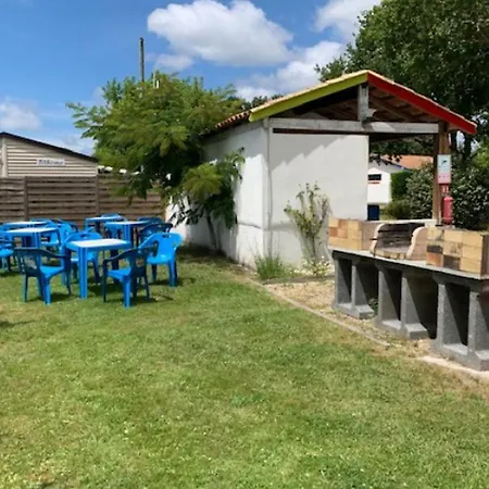 营地 Mobil-home Confortable Avec Terrasse Pour 4 Personnes - Api-1-52-400 *